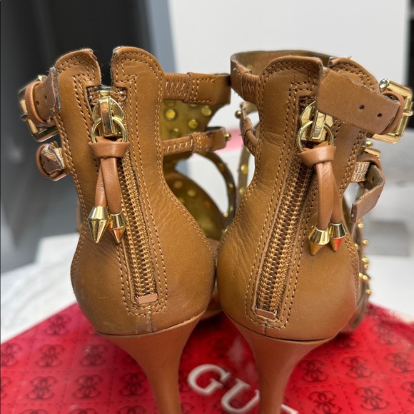 Guess Laidea medium brown leather 6.5 in great condition the box does have wear - Picture 6 of 9